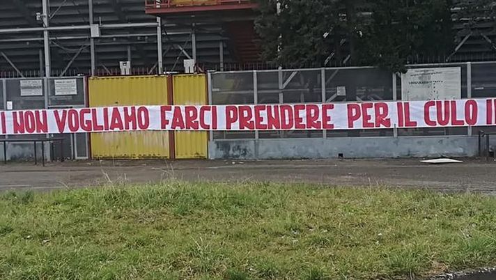 La curva del Perugia imita Serse Cosmi: “Anche noi non vogliamo farci prendere per il…”