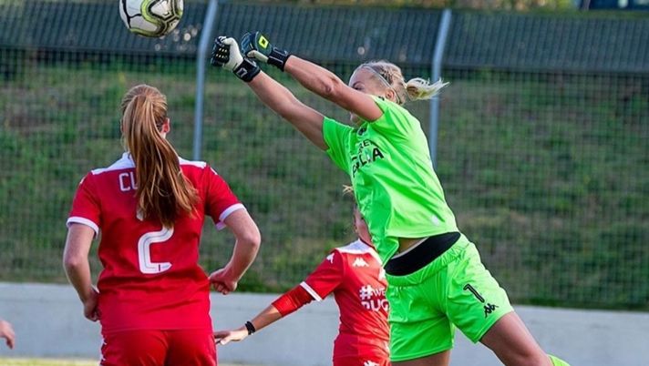A 22 anni la grande partita fra Paula e la leucemia: ha vinto lei e oggi para tutto nella Pink Bari di Serie A