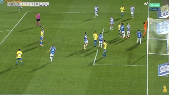 La papera dell’anno e proprio nel derby: così Ortolà condanna il Tenerife contro il Las Palmas…