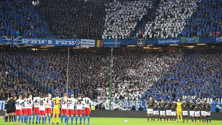 Amburgo-St Pauli 0-2, che derby in campo: gli ospiti fanno la Storia, ma quanto disordine fuori e sugli spalti!