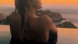 FOTO – Diletta Leotta, il gioco di luci e ombre mette in risalto le sue curve perfette