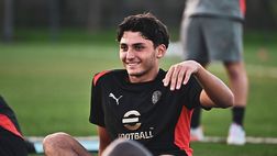 Ancora Bonomi! Tris Milan contro il Verona in dieci