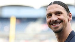 Cuore di papà Zlatan: il gigante norvegese firma la maglia per i due figli di Ibra…