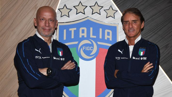 Luca Vialli canta Lucio Battisti: grande momento tutto azzurro a Coverciano