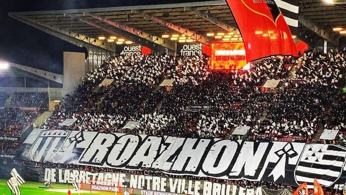 Derby Breton: sospensione Var di 10 minuti e “mani” di Niang, il Rennes resiste e il Brest protesta