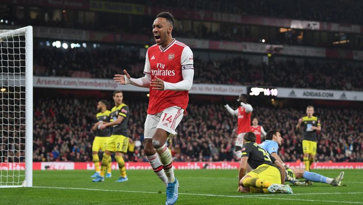Tifoso Arsenal paragona Aubameyang a Danny Wellbeck: gli altri tifosi lo fischiano ad Arsenal TV