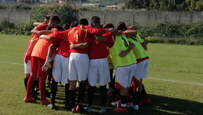 La Messina che perde fischia e si sfoga, la Messina che vince esulta e festeggia: è il derby