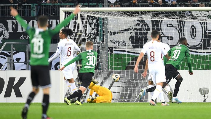 Aiuto, Roma e Lazio sono diventate gemelle! Si copiano e fanno sempre gli stessi risultati
