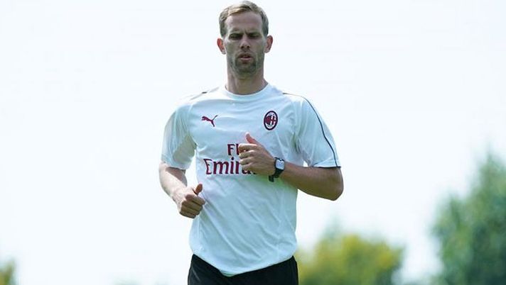 L’ex rossonero Strinić in Croazia: “Mi alleno da solo, attendo un’offerta”
