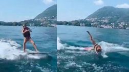 VIDEO / Sport d’acqua, la Leotta si cimenta con il surf: il primo tentativo finisce…