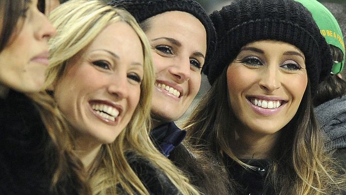 Ilary, Jessica, Silvia, Valentina, baci e amore: le mogli del calcio a San Valentino sorridono, scrivono e ricordano…