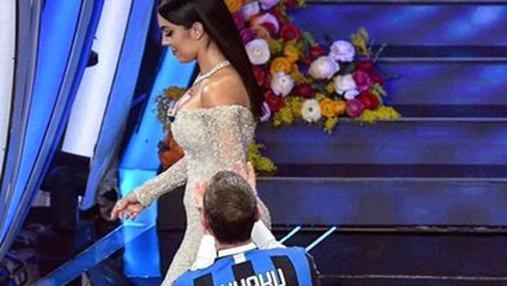 Sanremo, anche i tifosi granata “sgridano” il conduttore: Amadeus, ma perchè metti la Juve davanti?!