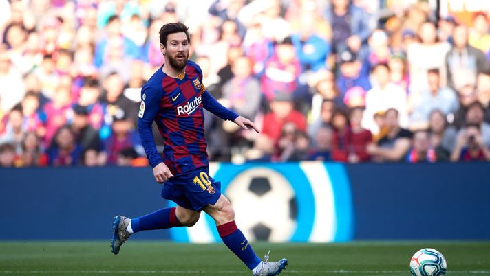 Si vede una capra, ma in realtà è il simbolo del più grande di tutti i tempi: Messi “GOAT” per Napoli-Barcellona