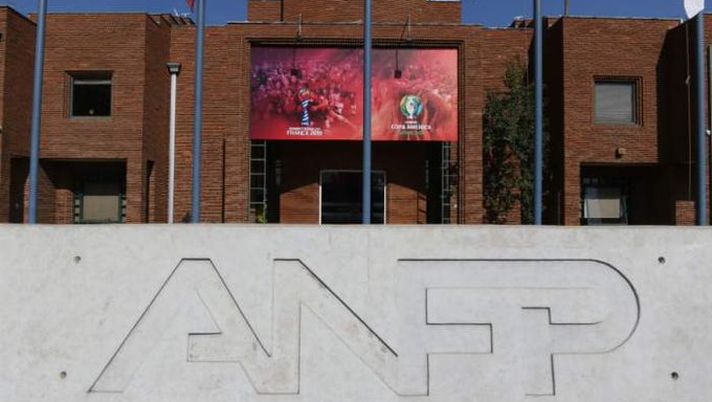 Un mese dopo i disordini, il calcio cileno è ancora fermo: derby fra club e giocatori
