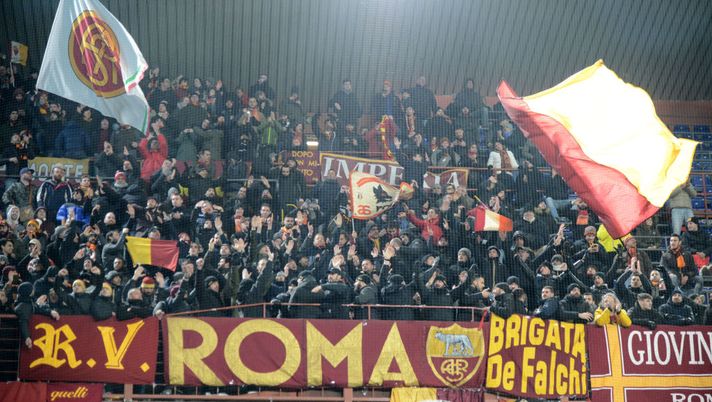 Tam tam della curva giallorossa: mille tifosi a Trigoria, per i romanisti è già derby!