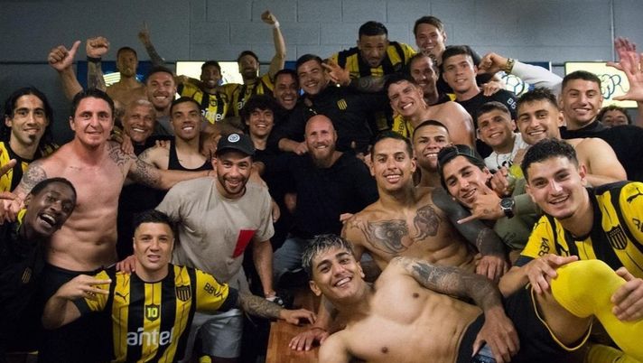 Derby di Montevideo, 11 cartellini gialli e 1 rosso: rigore per il Penarol, insorgono i tifosi del Nacional “Vergogna”