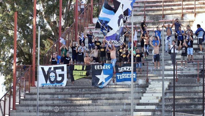 Tifosi Bisceglie a Terni: mostrano i glutei agli avversari e la Digos li denuncia “Atti contrari alla pubblica decenza”
