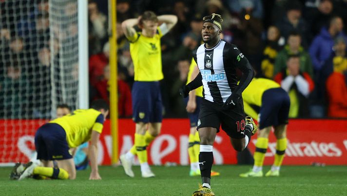 Newcastle, radiato a vita il tifoso col pene di fuori ma Saint-Maximin lo perdona: #WeWillRememberYouPenicopter