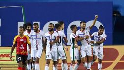 La gioia sul pullman della squadra e le vignette dei tifosi: gioia Mohun Bagan per il derby di Calcutta!