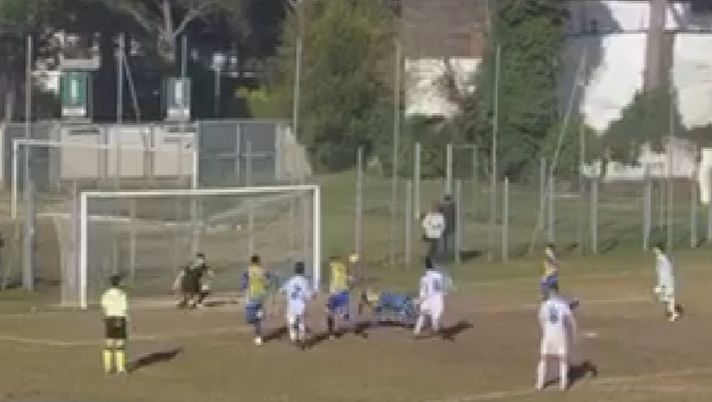 Rigore, respinta del portiere e fischio fine primo tempo: proprio mentre il Cervia rimette la palla in rete…!