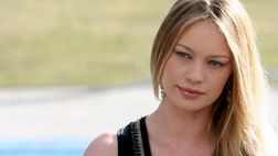 Anna Falchi: “Il sesso ora che c’è il Covid? Tutto sospeso, ma quando andremo…”