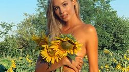 Viky Varga, scatto da urlo sui social: solo un girasole copre le grazie di lady Pellè