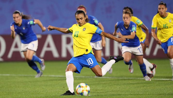 Marta regina del calcio e protagonista del Carnevale: la calciatrice su un carro nel Sambodromo di Río de Janeiro