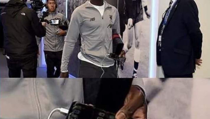 La normalità di Sadio Manè: è uno di noi, ha il cellulare scheggiato e la pellicola rotta!