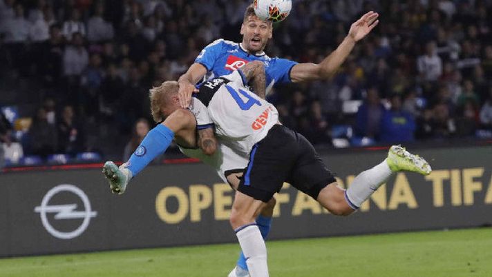 Al Napoli e al Genoa mancano le strisce sulle maglie: vero Sarri?