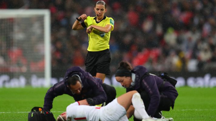 Jesi, calcio a 5: arbitro donna preso per il collo dall’allenatore, partita sospesa e dimissioni