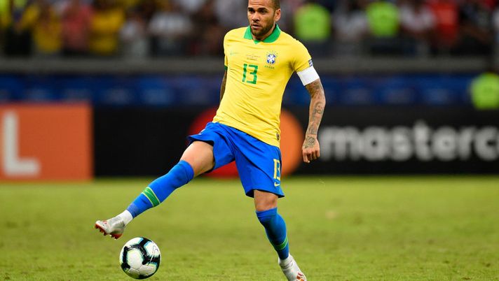 La smorfia di Dani Alves: il tic del campione brasiliano sembra un grido di battaglia…
