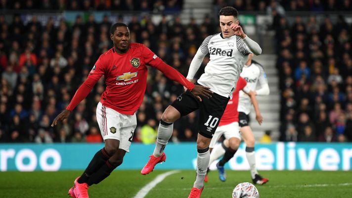 Manchester, tifosi United impazziti per Odion Ighalo: il nuovo coro “Arriva da Shanghai e moriremo tutti”
