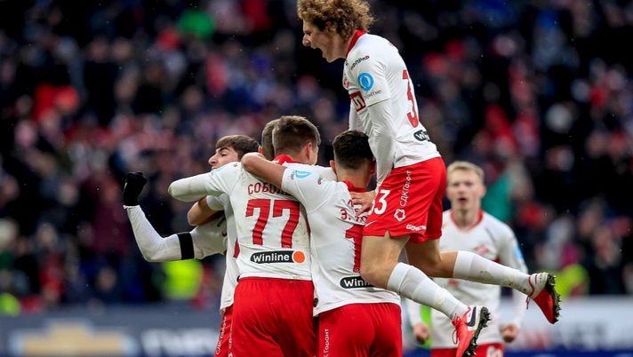 Mosca: dopo la rissa fra incappucciati lo Spartak vince il derby e supera in classifica i rivali allo Stadio Dinamo
