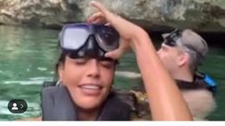 VIDEO / Risate per Bendtner e la fidanzata in acqua: il ‘Lord’ in versione Baywatch