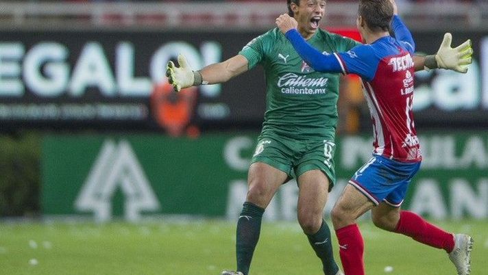 Chi-Ver non è il derby di Verona: il portiere del Chivas fa il gol della vita rinviando da una porta all’altra, povero Veracruz