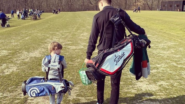 Niente Juve-Inter ma Aaron Ramsey gioca lo stesso: con il figlio sul green del golf torinese