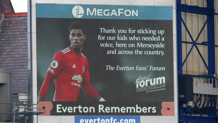 Everton battuto, ma i suoi tifosi vincono lo stesso: “Grazie Rashford per aver aiutato i nostri figli…”
