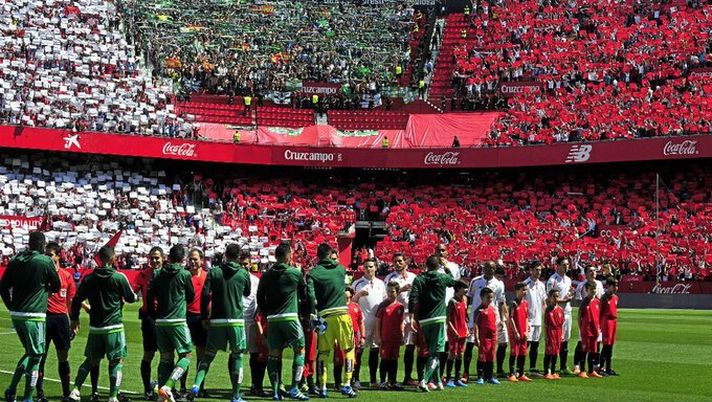 Ironia acre al tempo del Coronavirus, anche a porte chiuse è derby: i tifosi del Betis si mettono la “Corona”