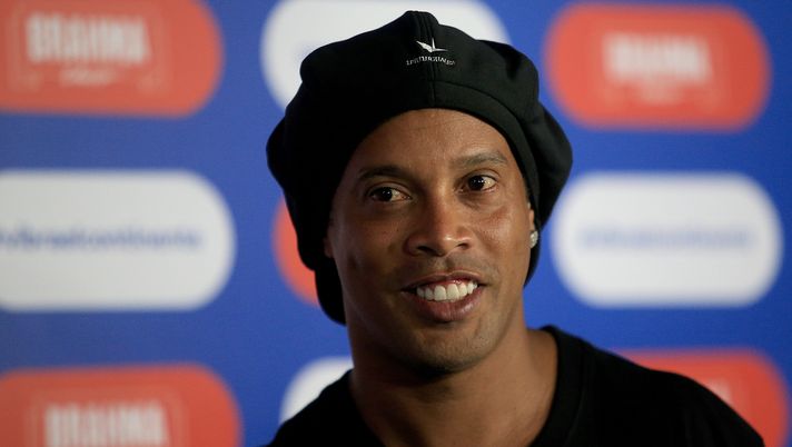 La nuova versione “scolpita” di Ronaldinho: sulla punta di una matita…