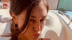 Cecilia Rodriguez esagerata: selfie della modella e forme da urlo in bella vista