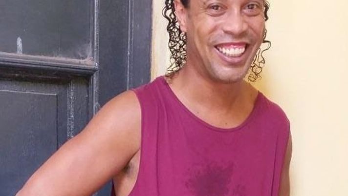 Ronaldinho non perde il sorriso nemmeno in carcere…