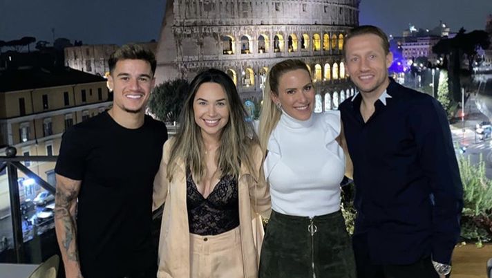 Gli amici Leiva e Coutinho si ritrovano al Colosseo… E i tifosi della Lazio: “Portalo a Roma, Lucas!”