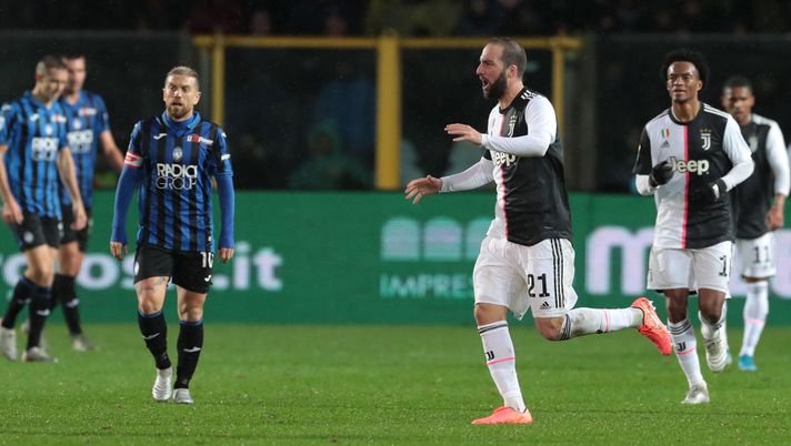 Che confusione: poi il braccino di Cuadrado e i glutei di Sarri contro una grande Atalanta