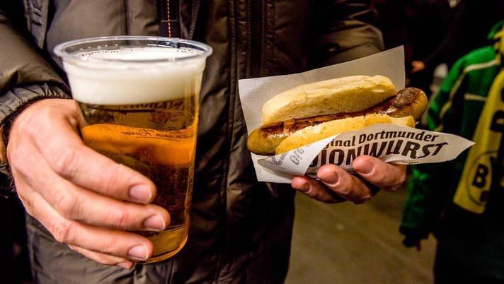 Birra e wurstel virtuali: i tifosi dell’Union Berlino acquistano lo spuntino “inesistente” per aiutare il club