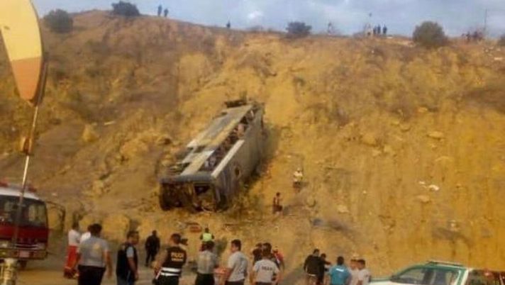 Pulmann di tifosi del Barcellona Guayaquil di rientro dal Perù: alta velocità, 8 morti nell’incidente, il dolore di Caicedo