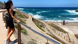 Erjona Sulejmani si gode la Sardegna. L’ex di Dzemaili immersa nella natura: “Mai prigioniero…”