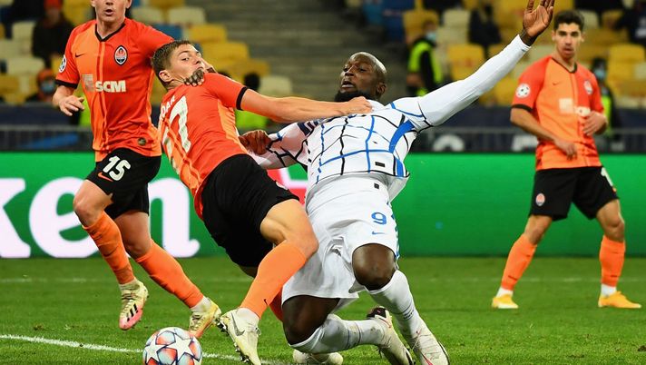 Champions, solo pareggi nel derby nerazzurro: catenaccio anti-Inter a Kiev, Gasp morde ancora a Bergamo