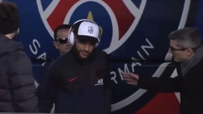 Il PSG arriva a Madrid e Neymar viene accolto con un “Vattene al Barça”!
