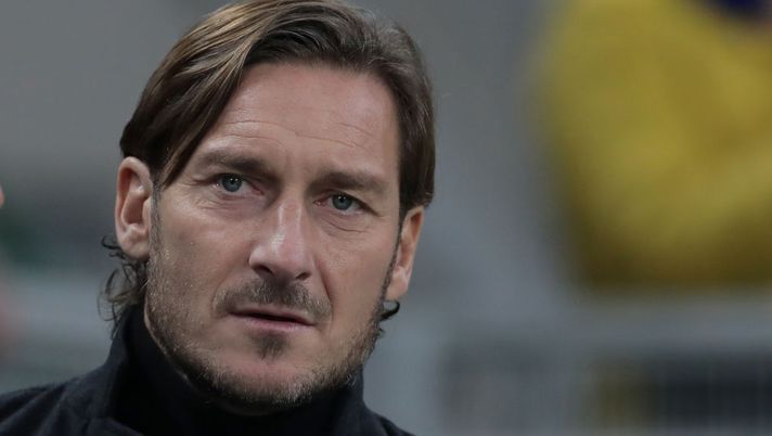 Coronavirus, ne fa le spese anche…Totti: bloccati il “suo” campionato di Calcio a 8, la Scuola calcio e il Torneo di padel!