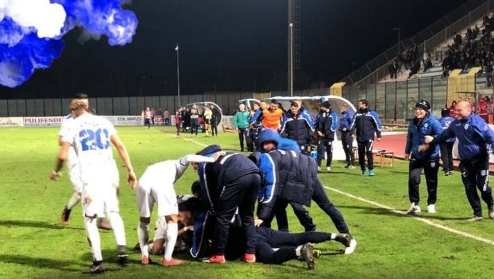 Derby campano a Caserta, 3 espulsi e il coro finale: lo fa la Paganese al posto dei tifosi assenti per trasferta vietata